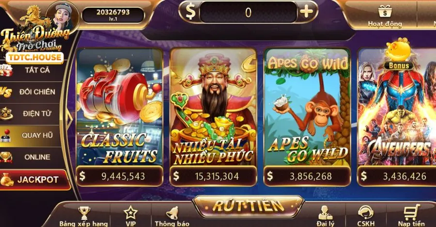 Người chơi đang tương tác với giao diện trò chơi slot trên nền tảng 32win11